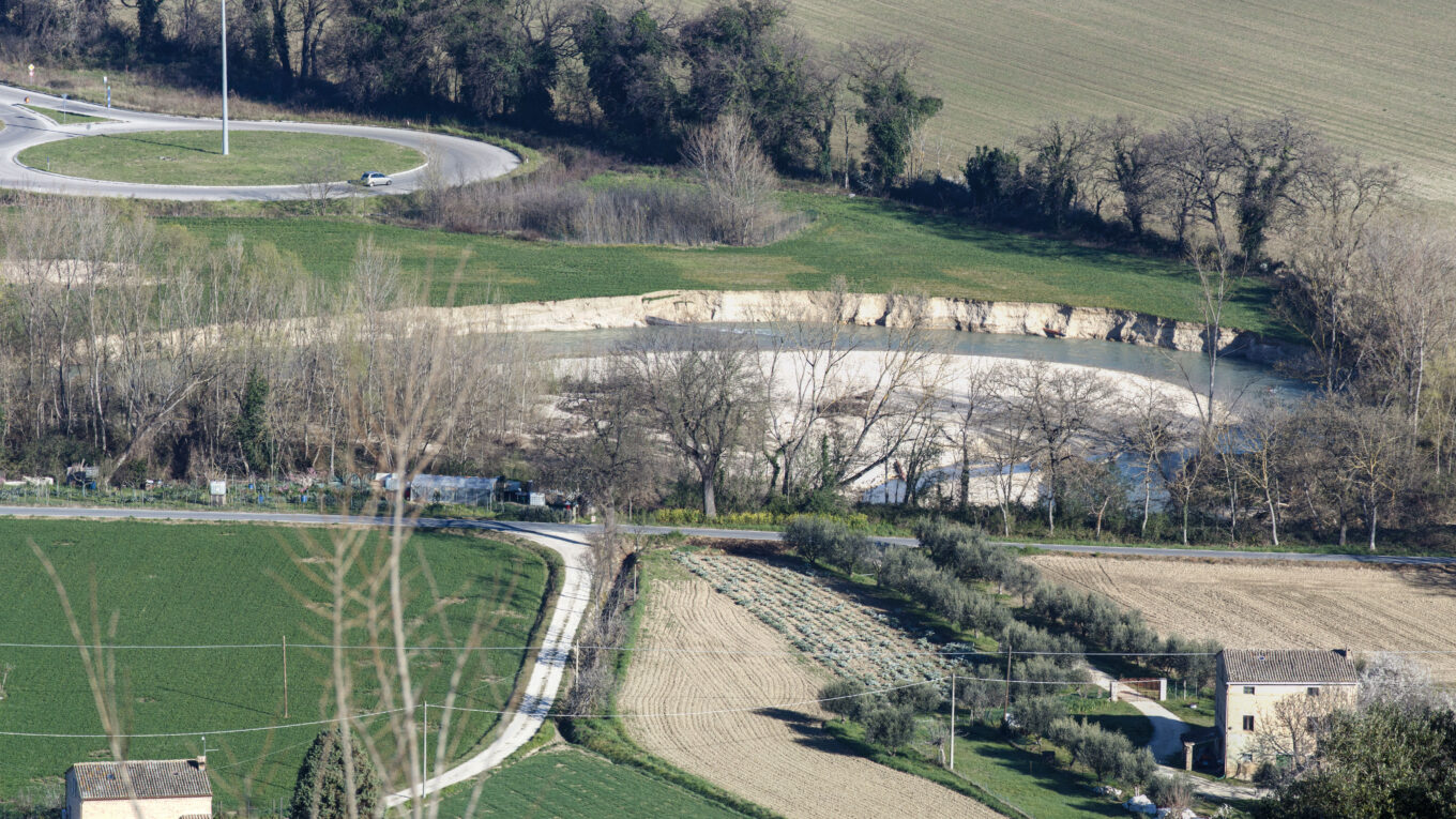 fiume Potenza erosione di sponda